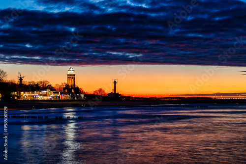 latarnia, noc, morze, zachód słońca, polska, kołobrzeg, nocne zdjęcia, złota godzina, niebieska godzina, noc, budowa, wieza, latarni, gród, niebo, iskra, architektura, meczet, podróż, woda, sztokholm,