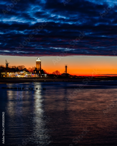 latarnia, noc, morze, zachód słońca, polska, kołobrzeg, nocne zdjęcia, złota godzina, niebieska godzina