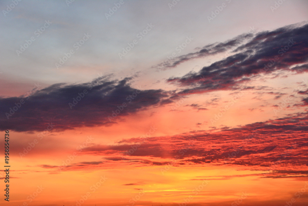 Fototapeta premium Vibrant Sunset Sky with Dramatic Clouds copy space