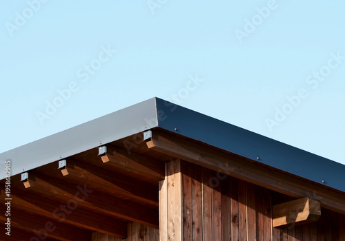 Pitched roof frame with metal cladding of a prefabricated wooden structure 