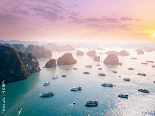 Billede på lærred Scenic view of Halong bay with cruise boats and islands at sunset