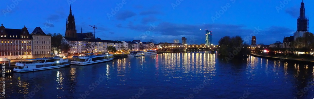 Obraz premium Frankfurt am Main, abends
