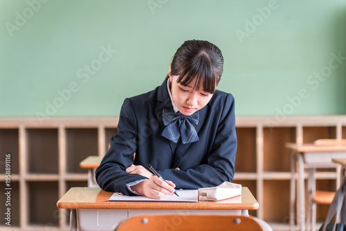 Fotografi Middle school and high school girls taking tests in school classrooms or cram school classes