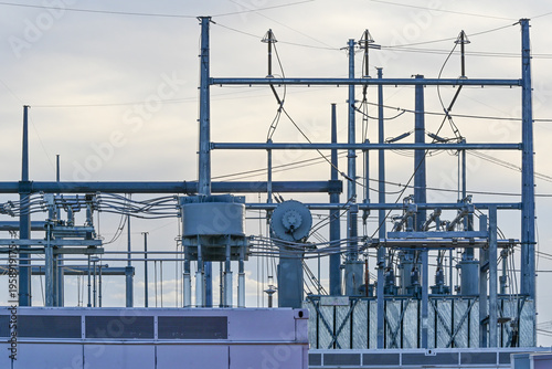 Quadro su tela Electrical substation supplying power to commercial data center, representing hi