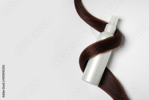 Hair spray with strand on w...