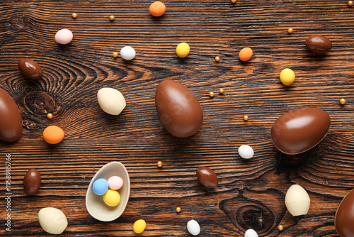 Sweet chocolate eggs and sc...
