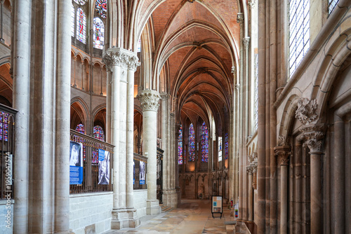 Tableau sur toile Gothic ambulatory and medieval vaulted ceilings in Saint Stephen Cathedral of Au