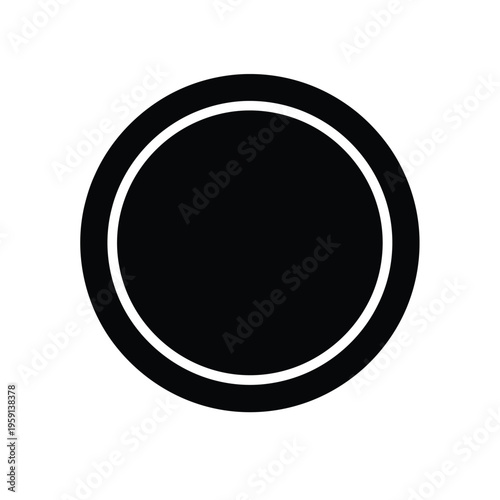 Black circle with thin white outline on transparent background