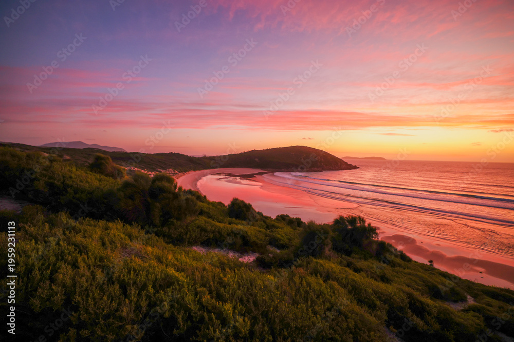 Obraz premium Picnic Bay at Wilsons Promontory National Park at sunset in Victoria, Australia.