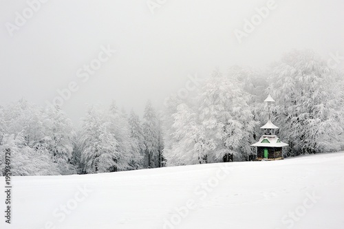 Kościółek w zimie