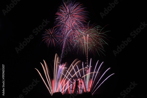 Wallpaper Mural 常総きぬ川花火大会「花火の巨匠・スーパースターマインの競演」 Torontodigital.ca