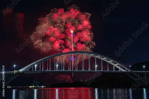 Wallpaper Mural 伊万里湾大橋越しの伊万里湾大花火 Torontodigital.ca