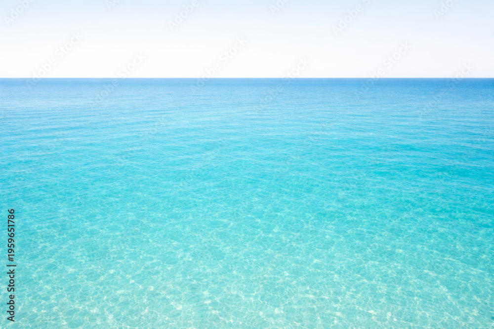 Obraz premium Tranquil clear blue ocean surface under bright sunny sky