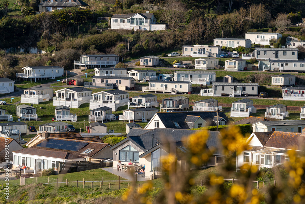 Fototapeta premium Callallaborough South Hams Devon UK. 21.03.2026. A scenic view of a residential area with static homes at Callaborough in South Devon