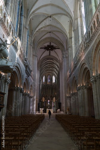 Interieur de la Cathedrale Notre-Dame de Bayeux en Normandie dans le Calvados.
