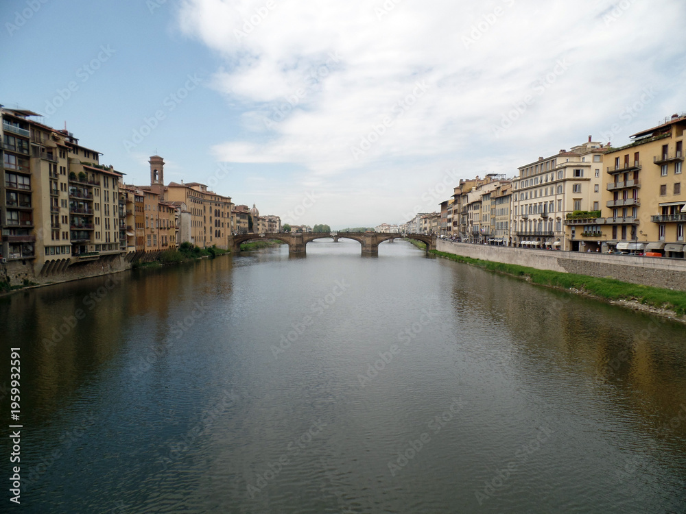 Fototapeta premium Florence Cityscape with Ponte Vecchio Over Arno River