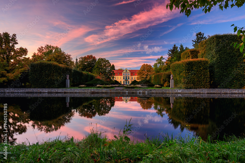 Naklejka premium Beautiful scenery of the autumnal park in Gdansk Oliwa at sunset. Poland