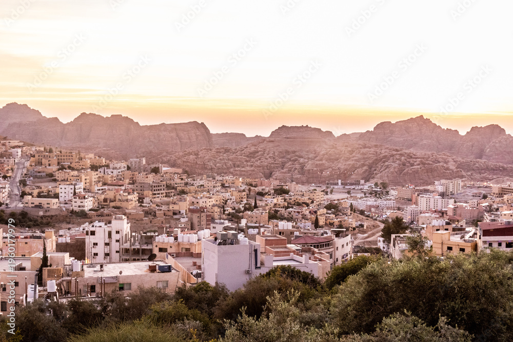 Obraz premium Sunset in Wadi Musa town, Jordan