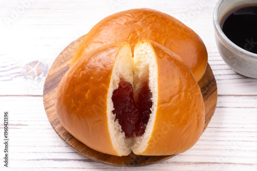 いちごジャムパン