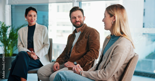 Foto Psychology, woman and happy with talking in group therapy for healing, addiction recovery and support