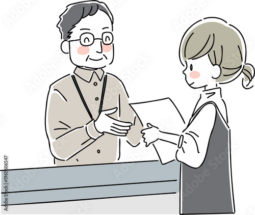 受付で対応する男性
