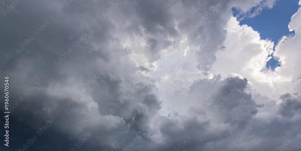 Obraz premium Dramatic clouds swirl in deep gray and soft white
