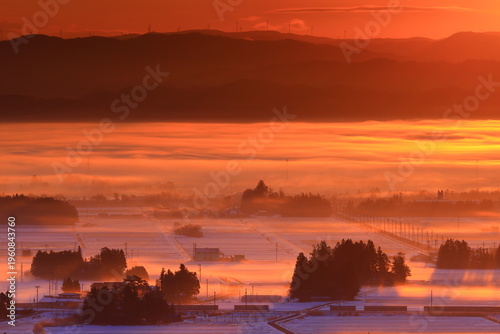 朝焼けに染まる雲海