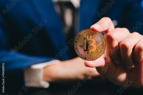 Foto Golden coin cryptocurrency digital currency finance investment business hand per