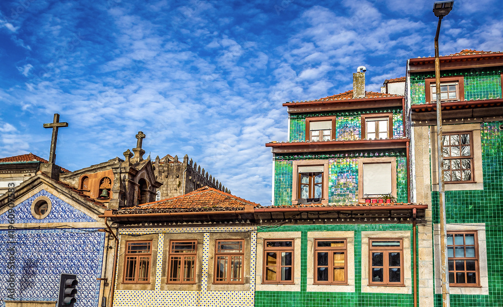 Fototapeta premium Residential buildings on Rua de Dom Manuel II in Porto, Portugal