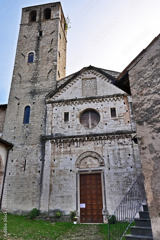 Fototapeta premium Spoleto, la Chiesa ed il monastero di di San Ponziano, Perugia, Umbria, Italia