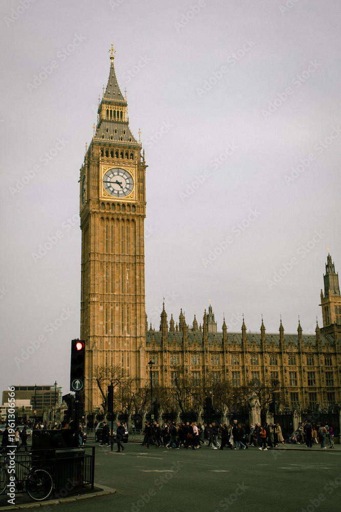 Obraz premium London, England, UK sightseeing, excursions, travel pictures.. Metro, subway line, Tower bridge, Boroght market, St Paul Cathedral, Soho, St James's park, animal. Goose, squirrel, Big ben