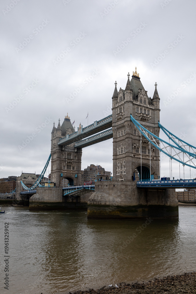 Naklejka premium London, England, UK sightseeing, excursions, travel pictures.. Metro, subway line, Tower bridge