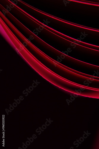 Obraz na płótnie Páginas de papel de un libro abriéndose con curvas, formando un abanico de papel con bordes arqueados    formando un original diseño abstracto con fondo negro