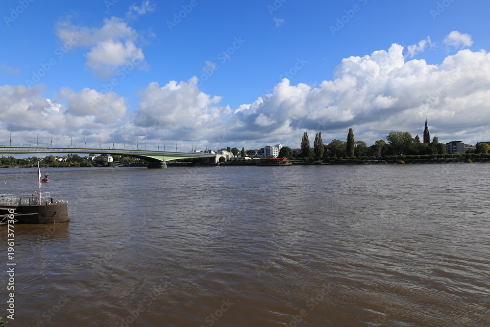 Fototapeta premium Blick auf den Rhein bei Bonn 