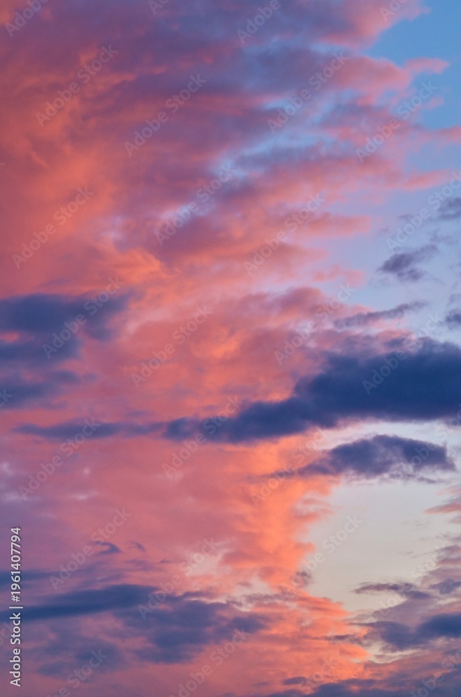 Obraz premium sunset in the sky full of clouds