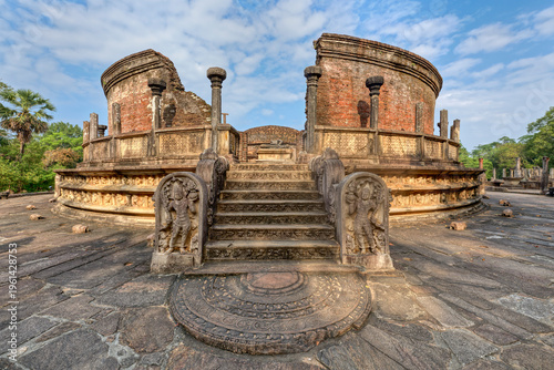 Exploring Vatadage temple in Polonnaruwa, a historical site from the 12th century in Sri Lanka
