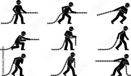 Hommes au travail tirant et manipulant une lourde chaîne métallique avec effort.