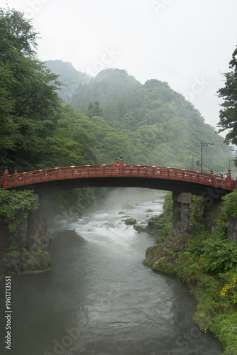 Foto 霧に煙る日光神橋