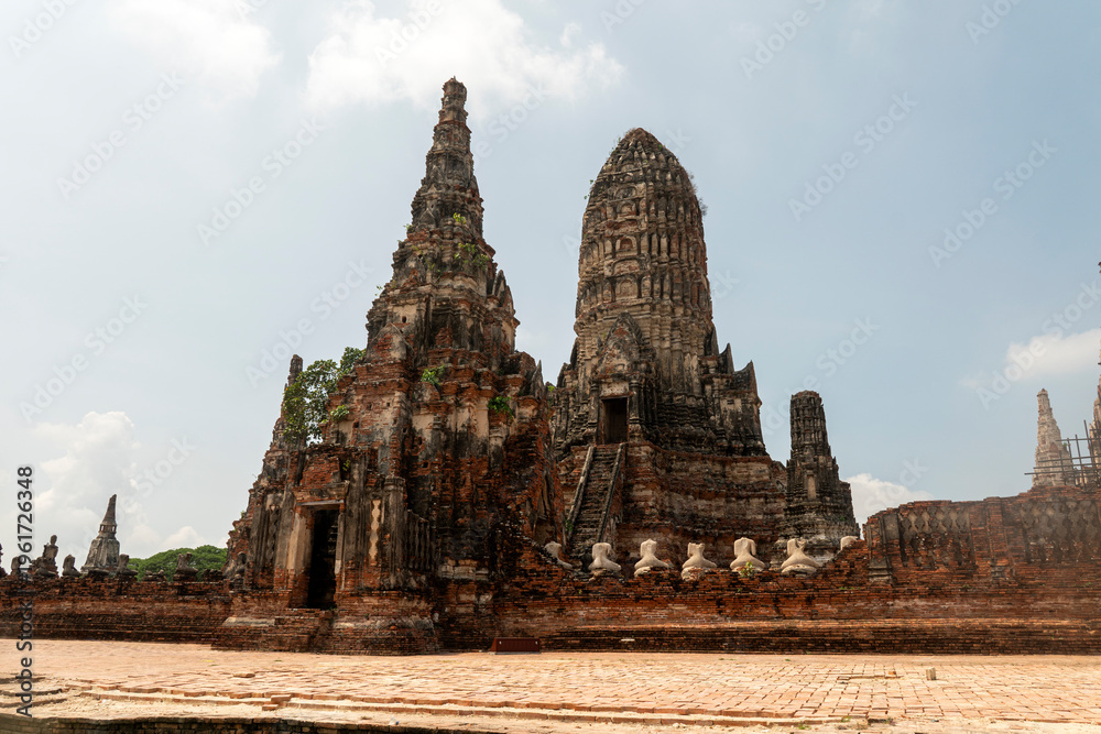 Obraz premium ancient temple of Wat Chaiwatthanaram in Ayutthaya. The ancient capital of kingdom siam.