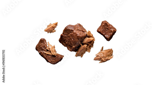 Foto Various appetizing pieces of cooked diced meat, including solid chunks and shredded portions