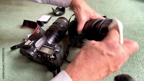 limpiando cámara de fotos y mantenimiento time lapse