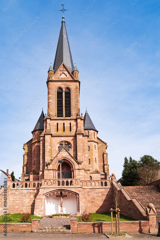 Fototapeta premium Eglise Catholique de Lembach Bas Rhin style néo Gothique avec calvaire