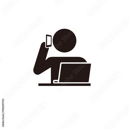 パソコン操作しながらスマホで電話をする人のピクトグラムアイコン