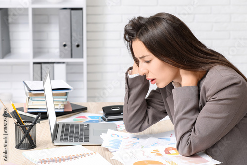 Beautiful young businesswom...