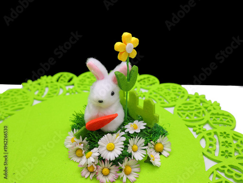 Petit lapin au milieu des fleures