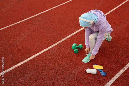 Sporty Muslim woman in head...