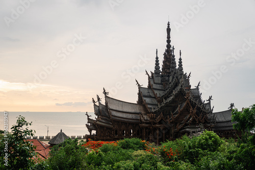 Bild auf Leinwand Sanctuary of Truth at Pattaya Thailand against the background of a cloudy sky du