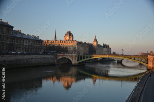 Εκτύπωση καμβά City of Paris, view of the Seine River