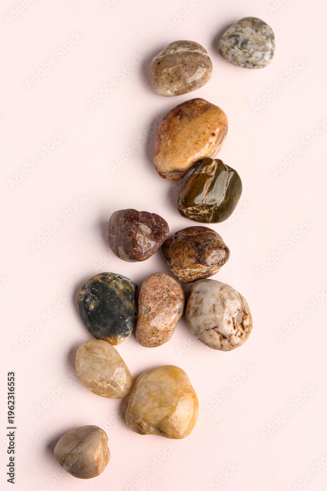 Obraz premium Many pebble stones on white background