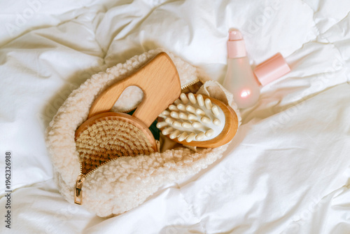 Photos Wooden brushes and body gua sha  for anti-cellulite Sculpting Massage